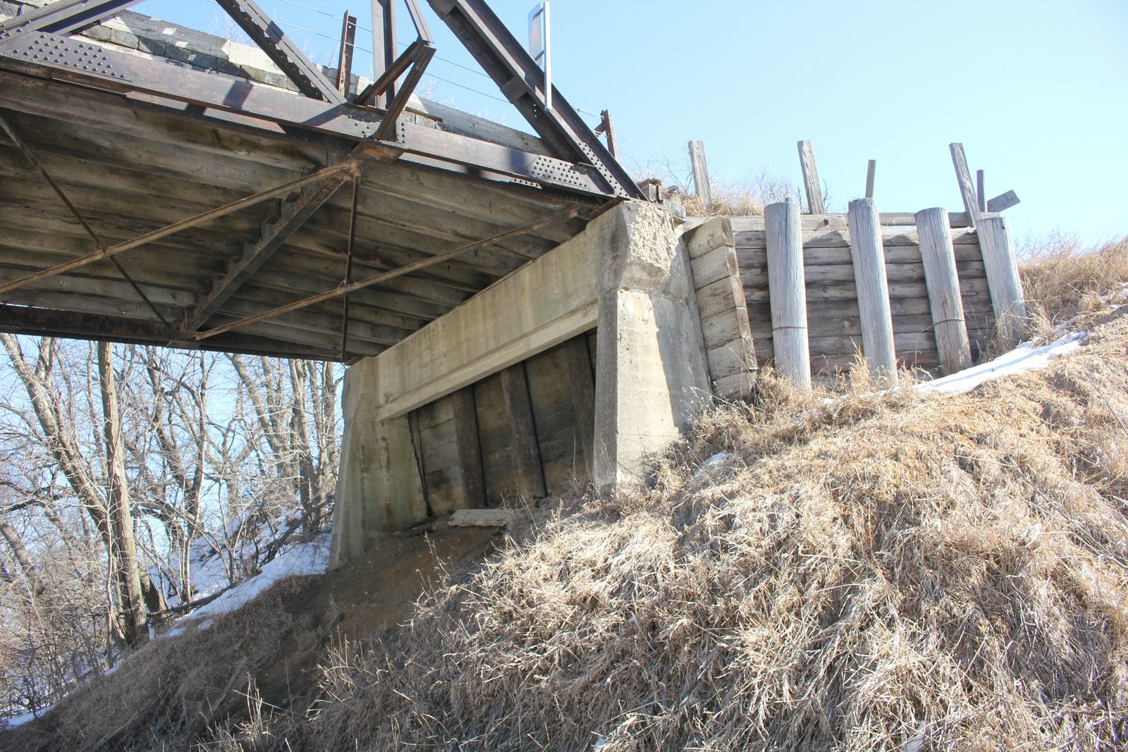 East abutment